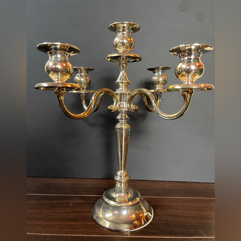 Oneida Silver plated 2004 chippendale Five-light Candelabra. Unused preowned.